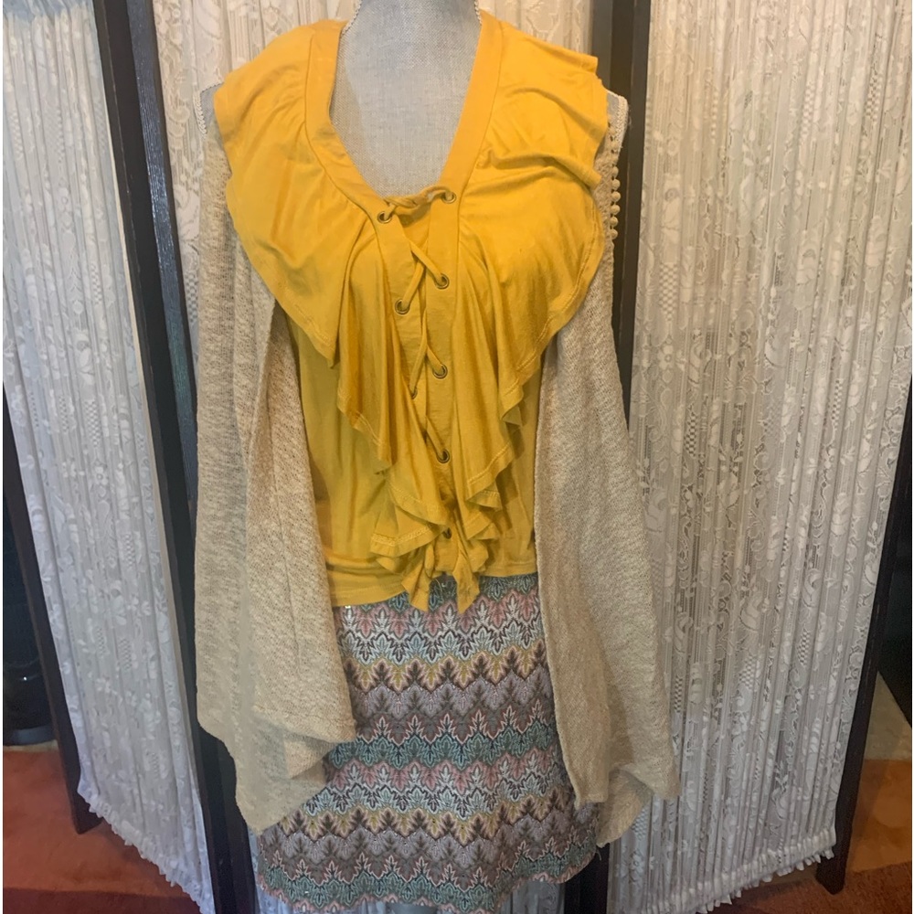 3 pieces sequence skirt w/shirt and sleeveless sweater